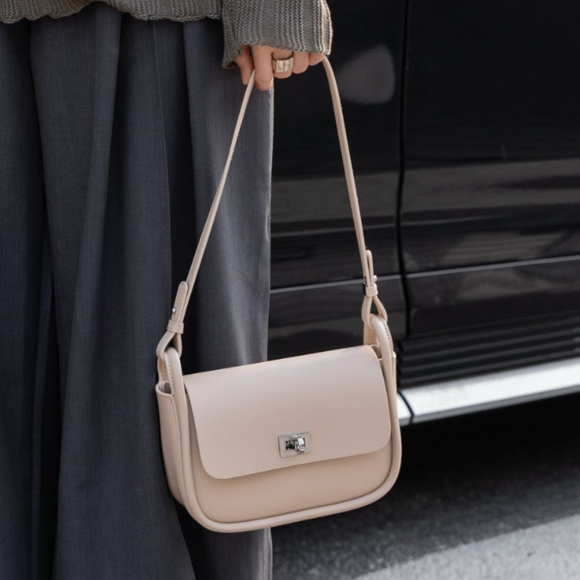 Borse a tracolla e a spalla in pelle bovina, nonché borse sottobraccio