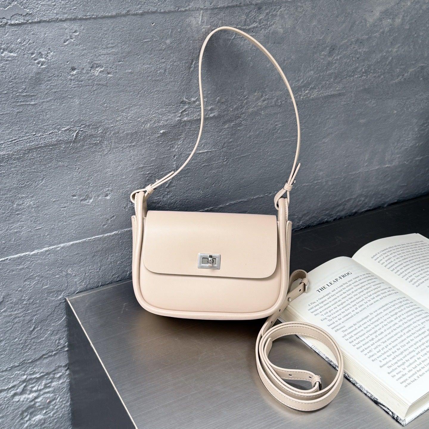 Borse a tracolla e a spalla in pelle bovina, nonché borse sottobraccio