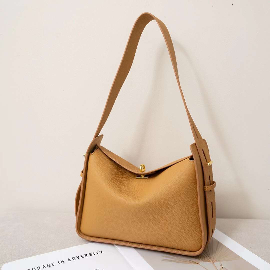 Borsa a tracolla in pelle.