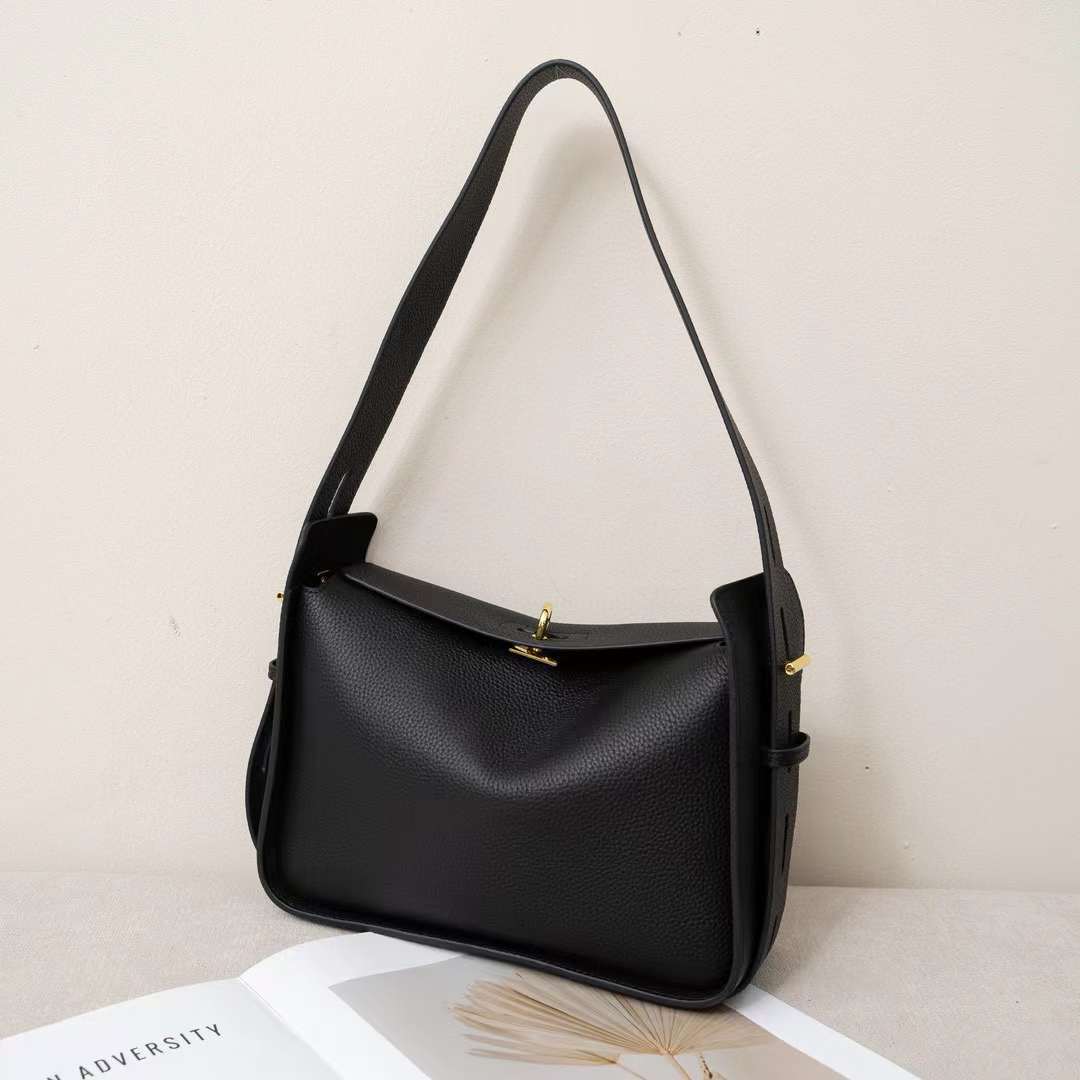 Borsa a tracolla in pelle.