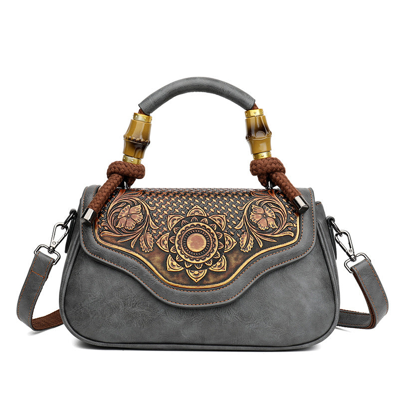 Borsa a tracolla retrò realizzata a mano in pelle con lavorazione a rilievo