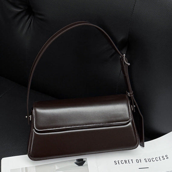 Baguette Bag in Vera Pelle Lucida con Patta — Stile Retrò Anni '90 - AYA BORSE 