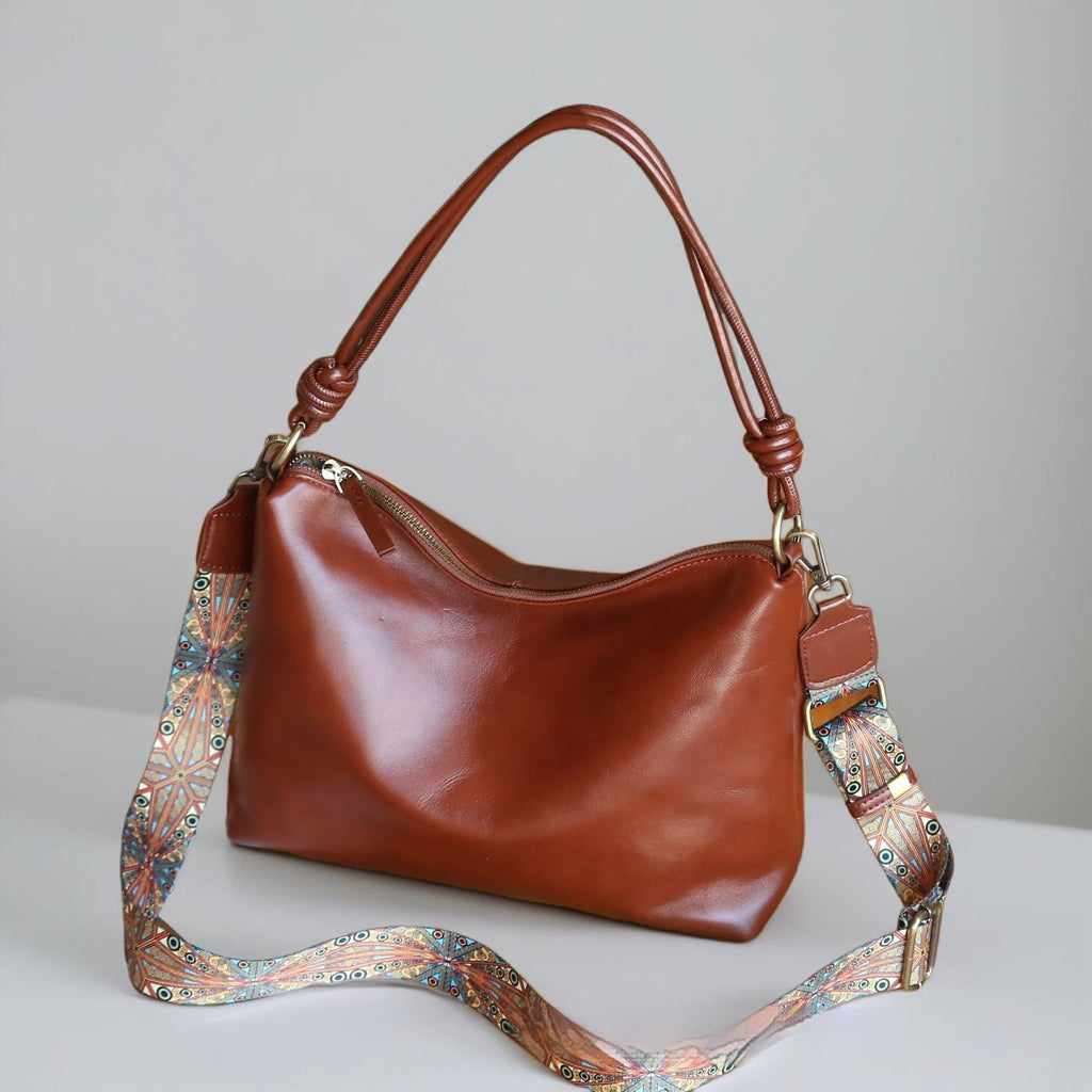 Borsa Hobo Pillow in Vera Pelle — Minimalismo Urbano Bohémien | AYA BORSE - AYA BORSE 