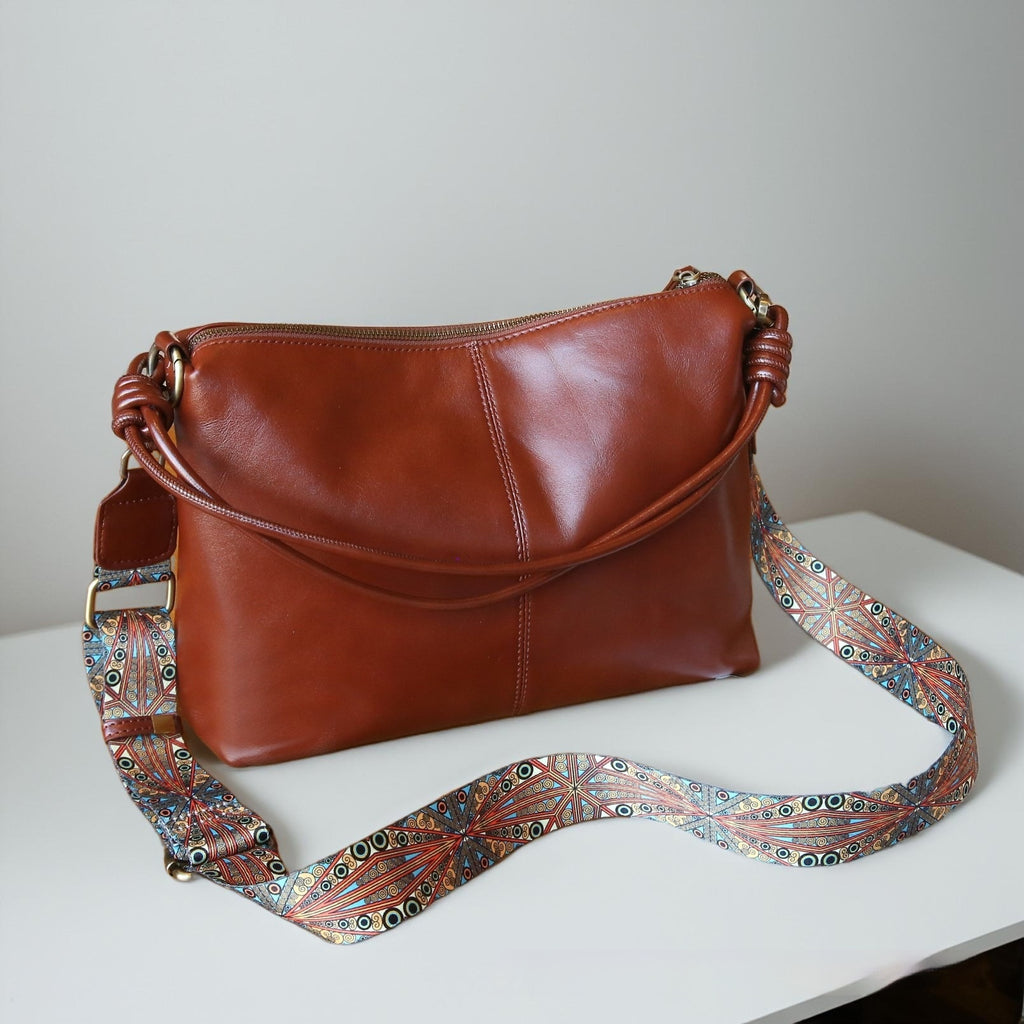 Borsa Hobo Pillow in Vera Pelle — Minimalismo Urbano Bohémien | AYA BORSE - AYA BORSE 