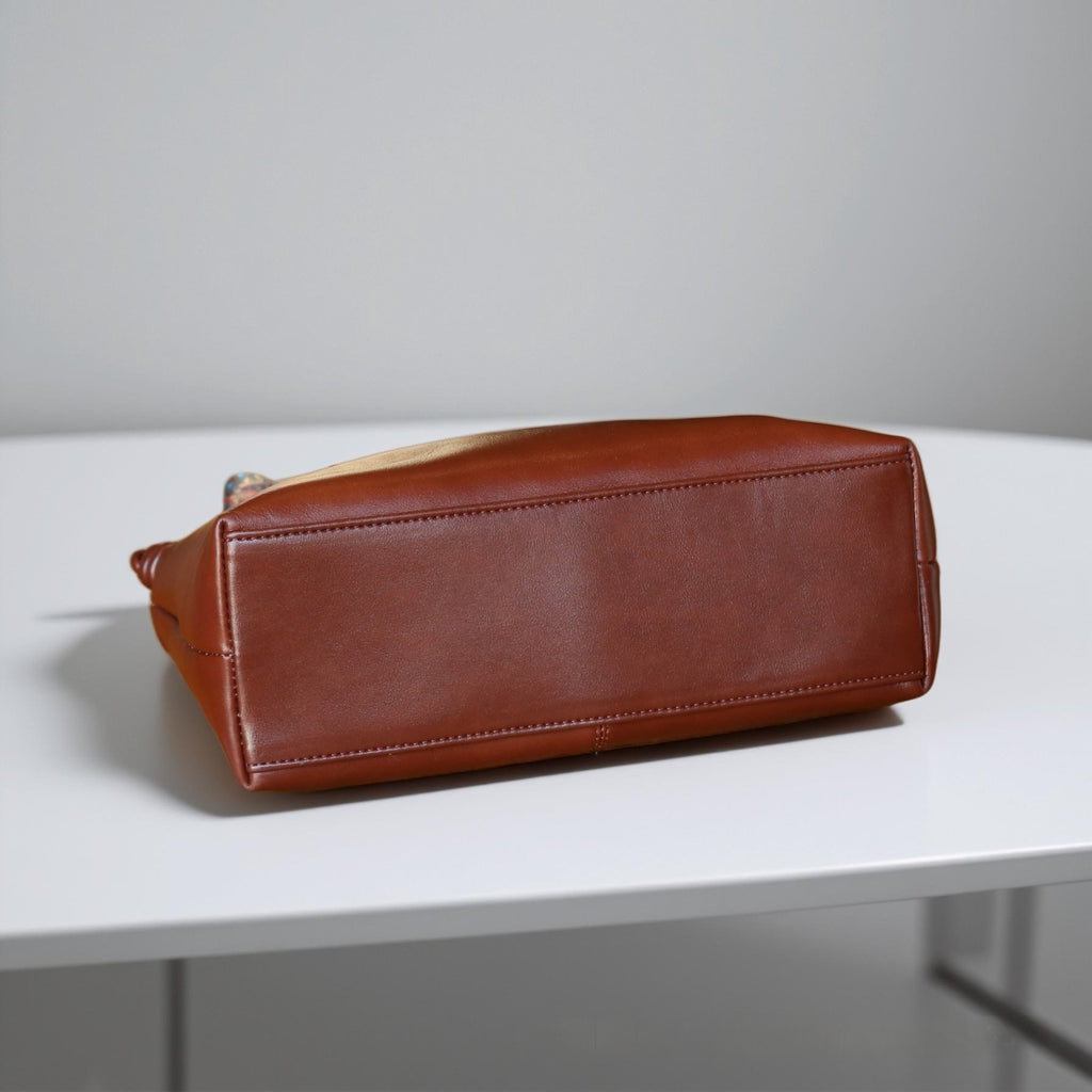 Borsa Hobo Pillow in Vera Pelle — Minimalismo Urbano Bohémien | AYA BORSE - AYA BORSE 