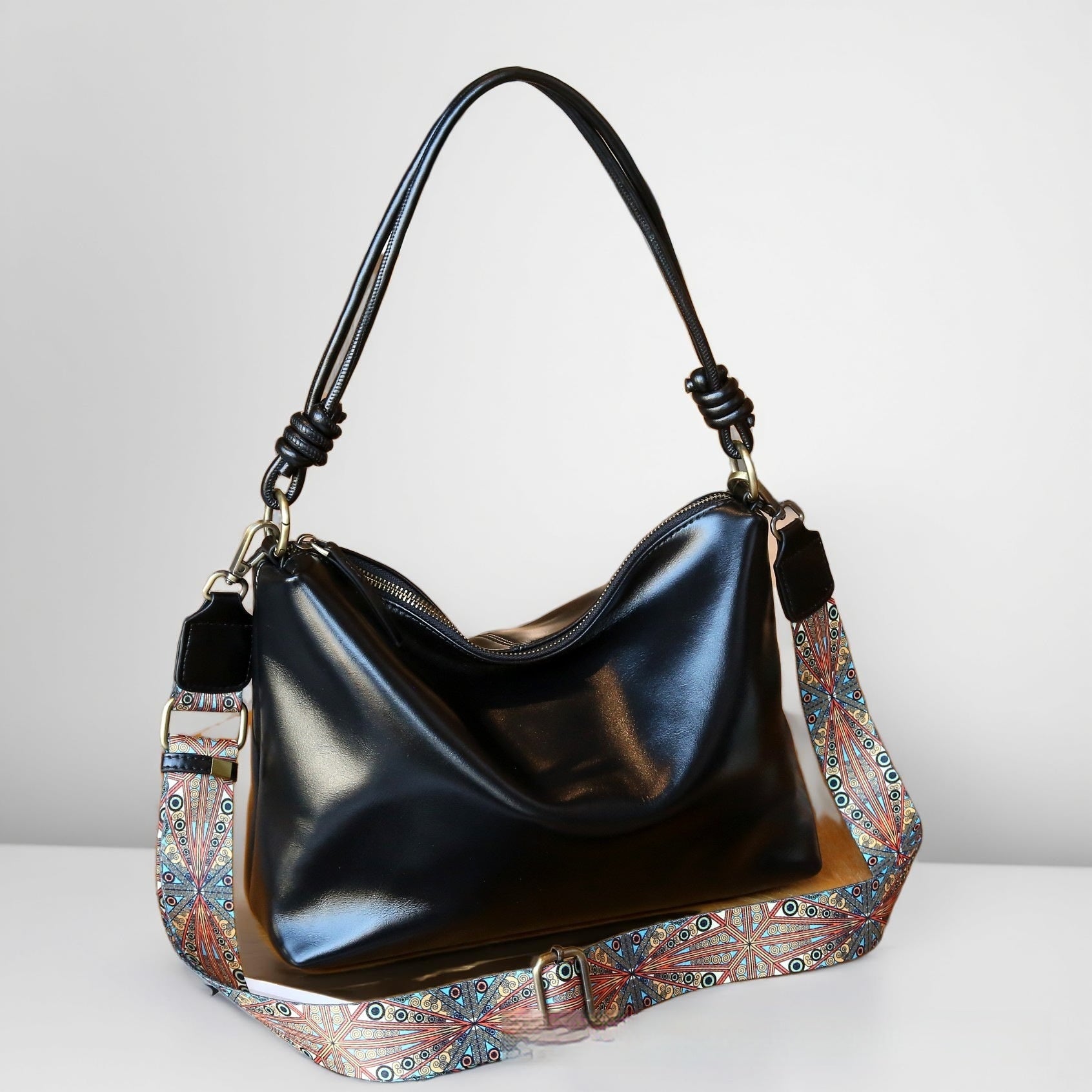 Borsa Hobo Pillow in Vera Pelle — Minimalismo Urbano Bohémien | AYA BORSE - AYA BORSE 