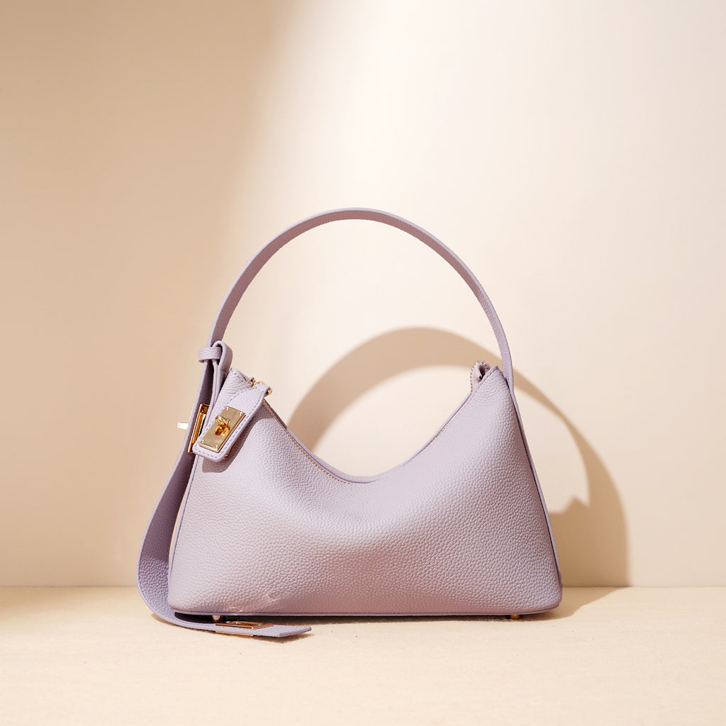 Borsa Hobo Triangolare in Vera Pelle con Fibbia Lock Gold — Minimal Luxe - AYA BORSE 