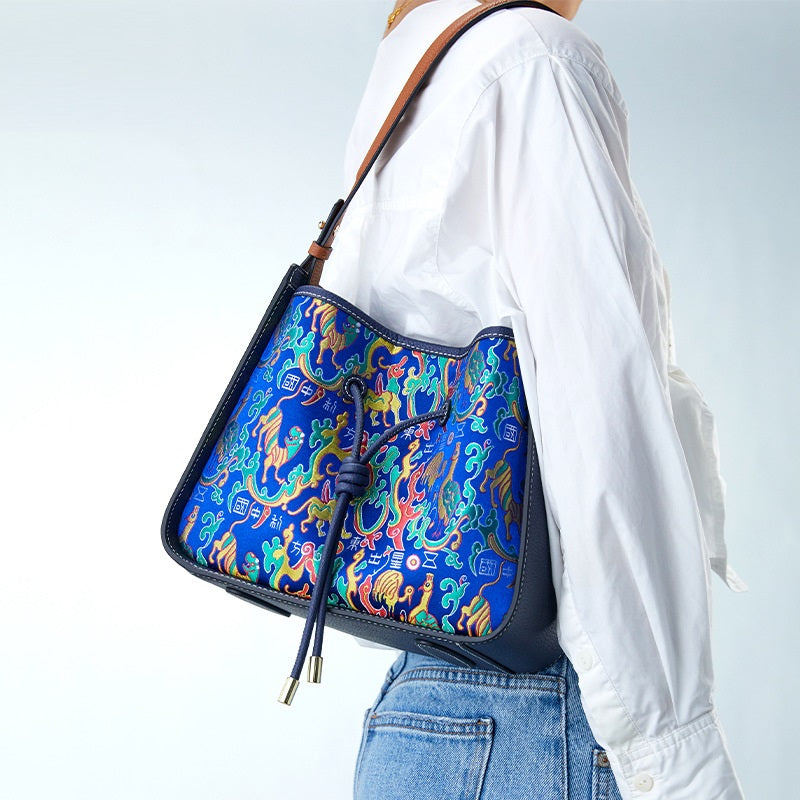 Borsa Hobo in Pelle e Seta di Gelso con Stampa Etnica — Grande Capacità - AYA BORSE 