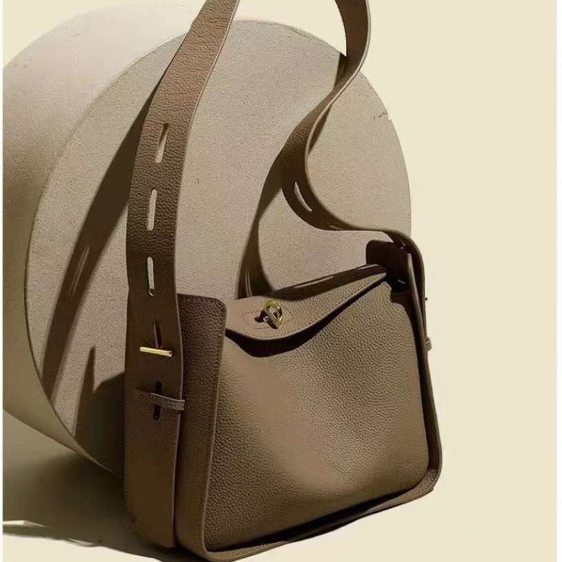 Borsa a tracolla in pelle. - AYA BORSE