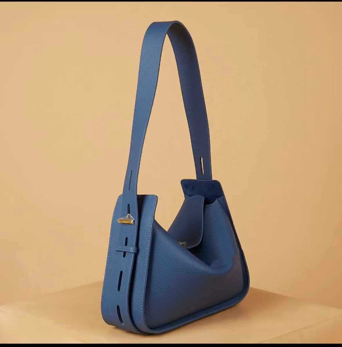 Borsa a tracolla in pelle. - AYA BORSE