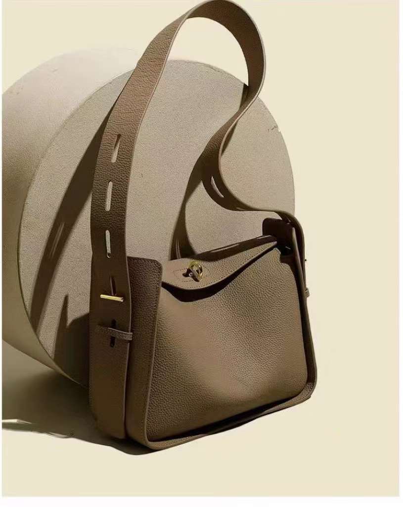 Borsa a tracolla in pelle. - AYA BORSE