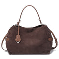 Borsa Hobo in Vera Pelle Scamosciata Cervo — Minimalismo Urbano Bohémien | AYA BORSE - AYA BORSE 