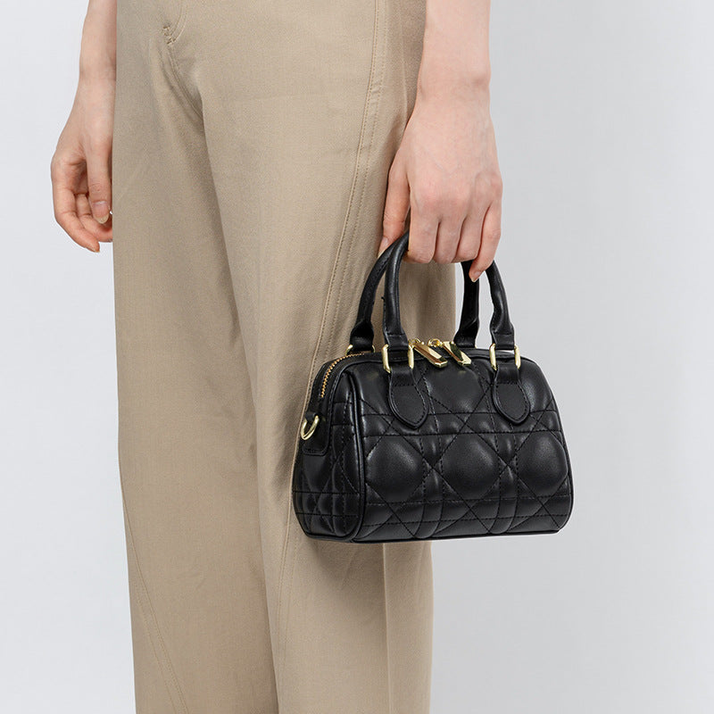 Boston Bag in Vera Pelle con Motivo Cannage — Hardware Gold - AYA BORSE 