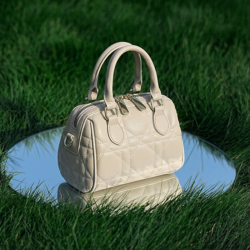 Boston Bag in Vera Pelle con Motivo Cannage — Hardware Gold - AYA BORSE 