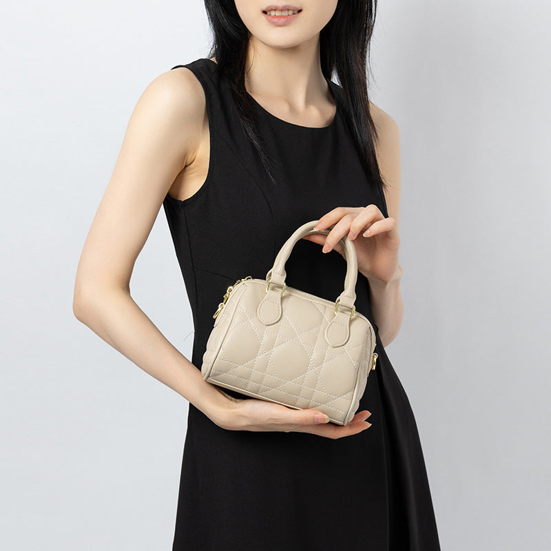 Boston Bag in Vera Pelle con Motivo Cannage — Hardware Gold - AYA BORSE 