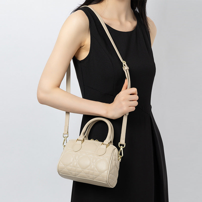 Boston Bag in Vera Pelle con Motivo Cannage — Hardware Gold - AYA BORSE 