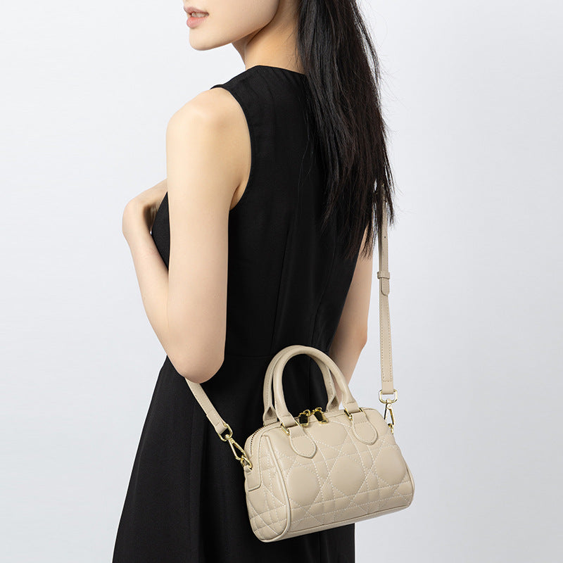 Boston Bag in Vera Pelle con Motivo Cannage — Hardware Gold - AYA BORSE 
