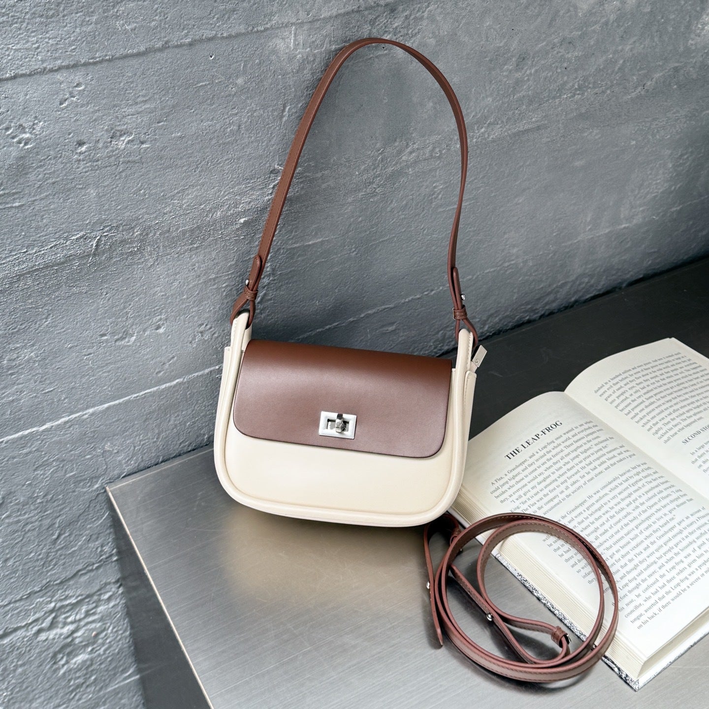 Borse a tracolla e a spalla in pelle bovina, nonché borse sottobraccio