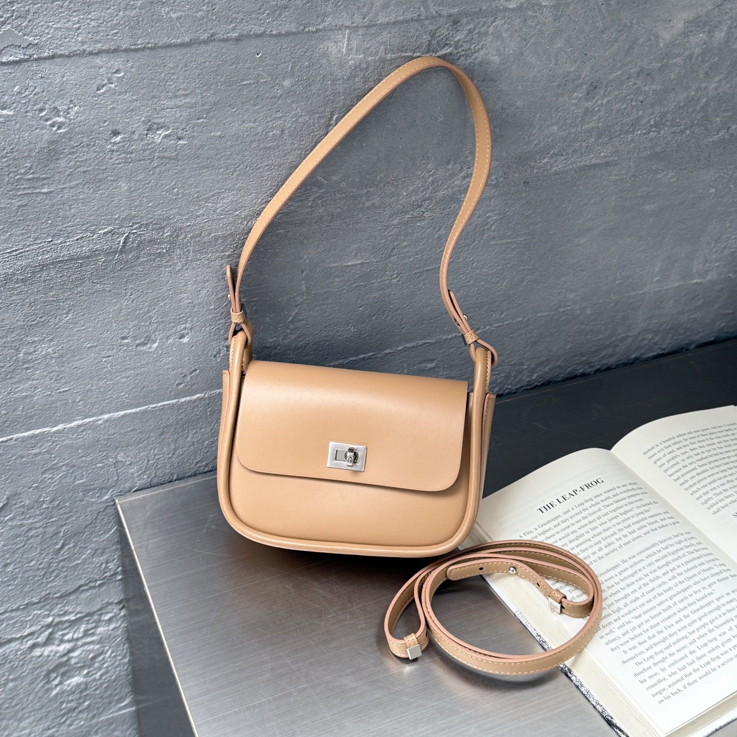 Borse a tracolla e a spalla in pelle bovina, nonché borse sottobraccio