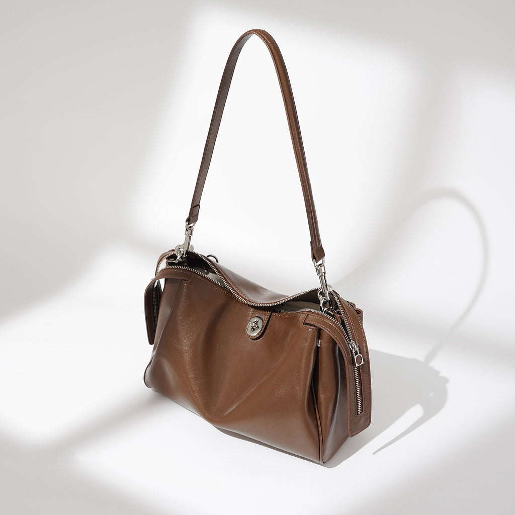 Elegante borsa a tracolla in vera pelle, in stile western